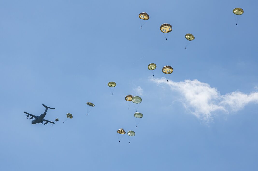 Journée festive et Grand parachutage  Sainte-Mère-Église