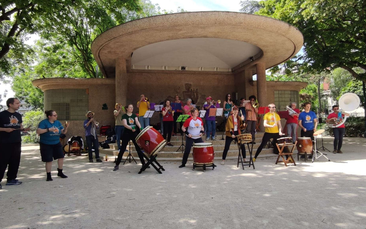 La Fanfare Clandestine & Taikoyaki Square Sarah Bernhardt Paris