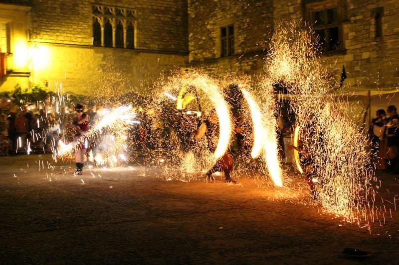 La festoyade Place des Cornières Monpazier 2026-07-25
