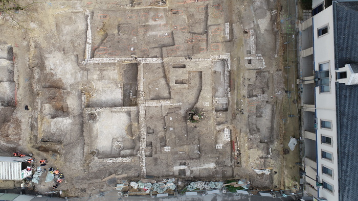 La fouille archéologique du parvis Saint-André à Reims : évolutions d'un quartier urbain Bibliothèque Carnégie Reims