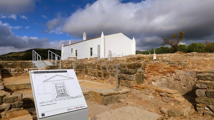 L’archéologie se déroule dans les ruines romaines de Milreu, Ruínas Romanas de Milreu (online), Faro