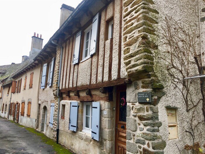 Le jeu des anneaux (enfants), mairie de montsalvy (hall), Aurillac
