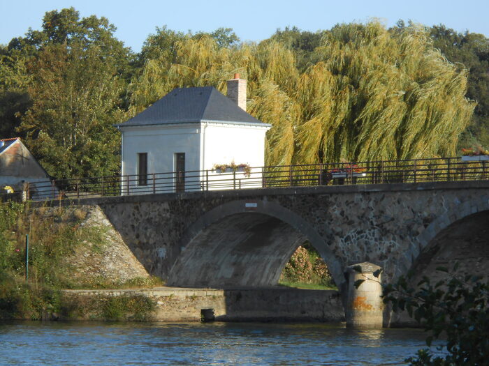 Le pont et l'octroi Quai de la Mayenne - Pont et octroi Chambellay