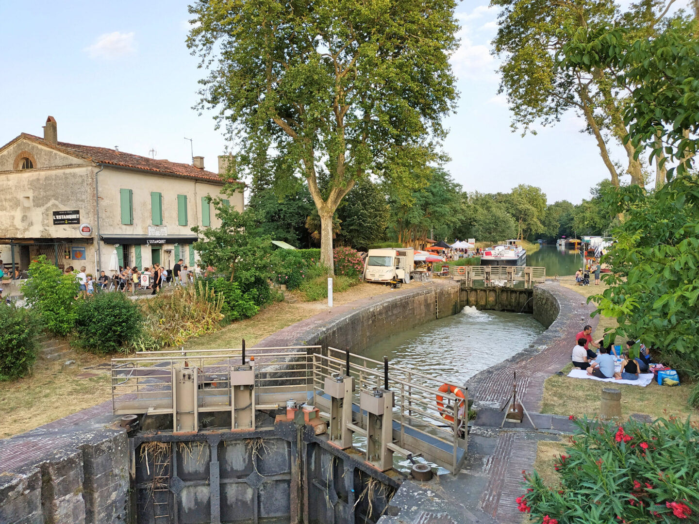 LES ESCALES DU CANAL À GARDOUCH Quai Riquet Gardouch