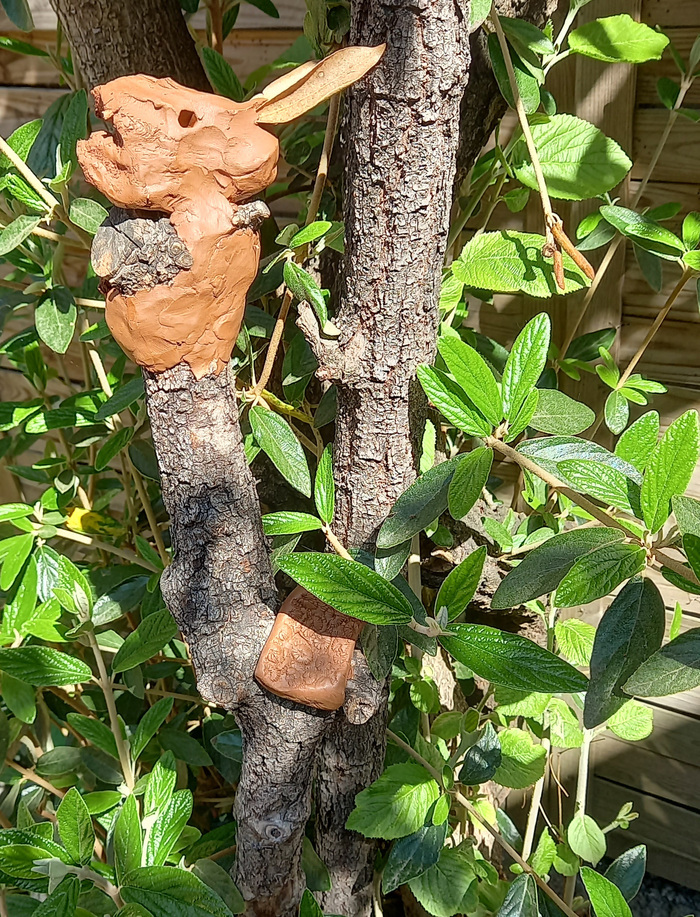 Les esprits de la forêt : confection de créatures en terre et éléments naturels, Devant la gare SNCF « Les Clairières de Verneuil », Verneuil-sur-Seine