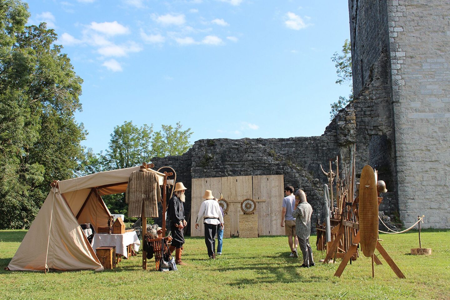 L'été au Château Campement militaire et lancer de haches Château Moncade Orthez 2026-07-29