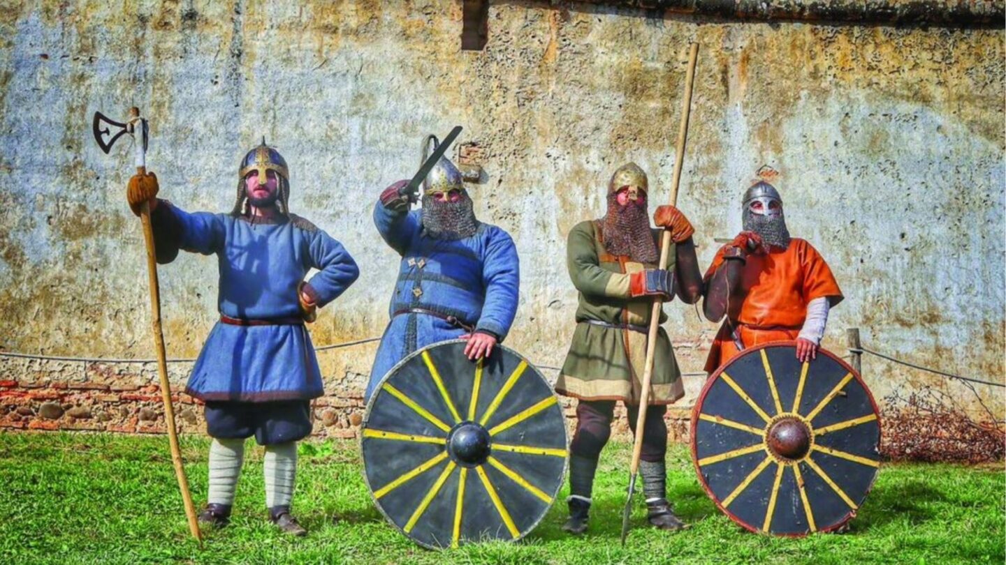 L’été au Château Les vikings dans le sud-ouest français Rue Moncade Orthez