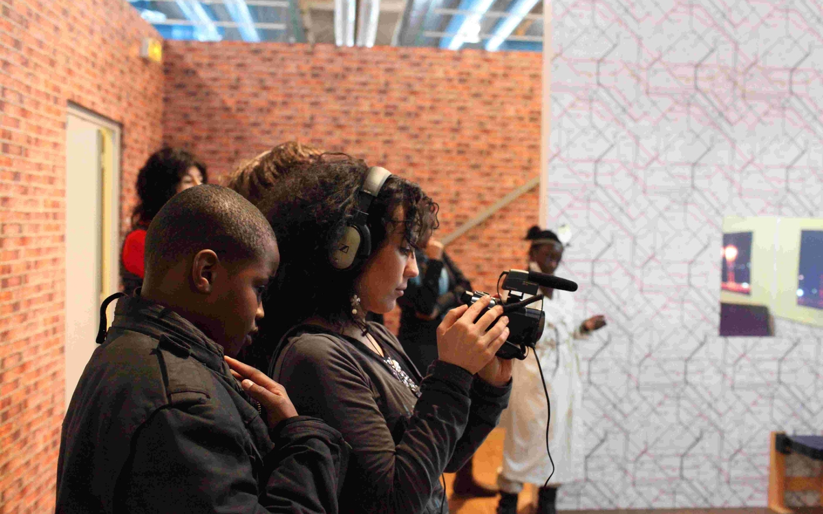 L’Usine de Films Amateurs de Michel Gondry s’installe à la Patinoire de Saint-Ouen-sur-Seine La Patinoire de Saint-Ouen-sur-Seine Saint-Ouen-sur-Seine