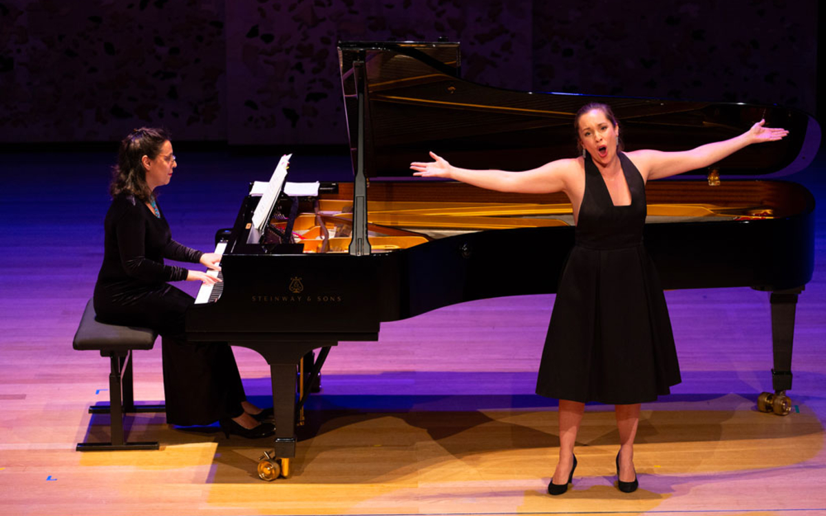 MAIRIE DU 8ème ARRONDISSEMENT / Entre ombre et lumière : récital pour voix de soprano et piano Mairie du 8e arrondissement  PARIS