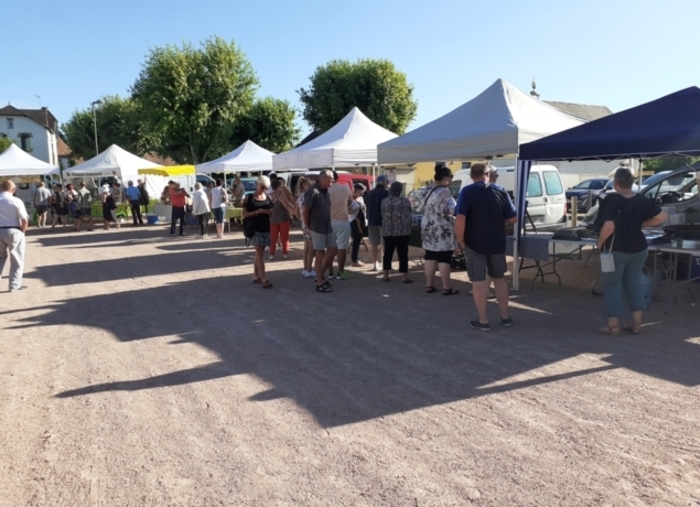 Marché des producteurs de pays, Place du marché, Diou