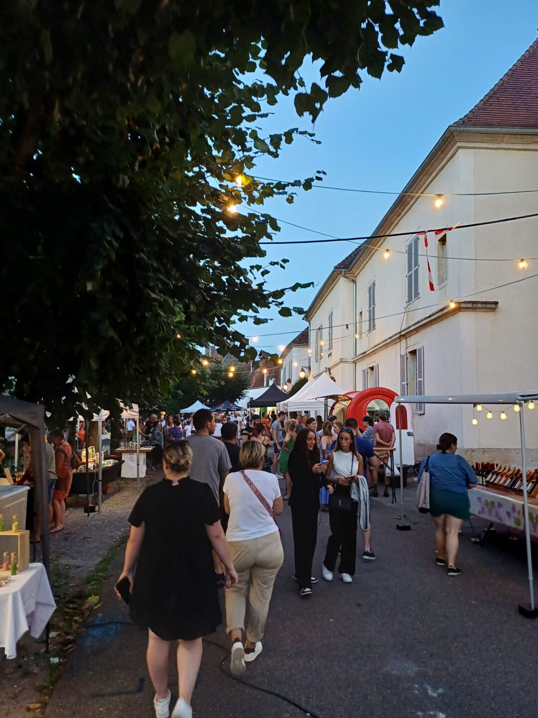 Marché nocturne  Pesmes