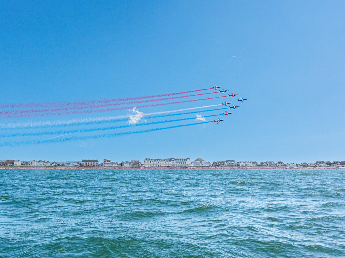 Patrouille de France Plage derrière le Casino historique Cabourg 2026-08-23