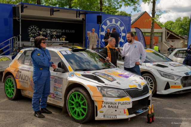 le pilote ROBERT Patrice et ROBERT Valérie au poste de copilote qui termine 2e avec la SKODA Fabia N°1