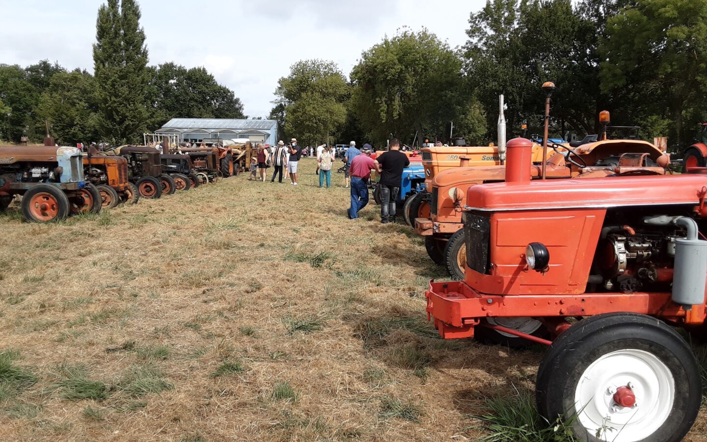 Randonnée de tracteurs anciens Saint-Astier