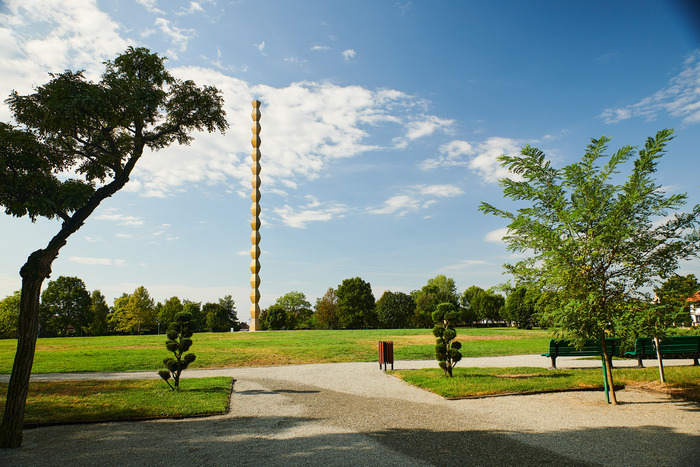 Regardez jusqu’à ce que vous voyiez., Parcul Coloanei fără Sfârșit, Târgu Jiu