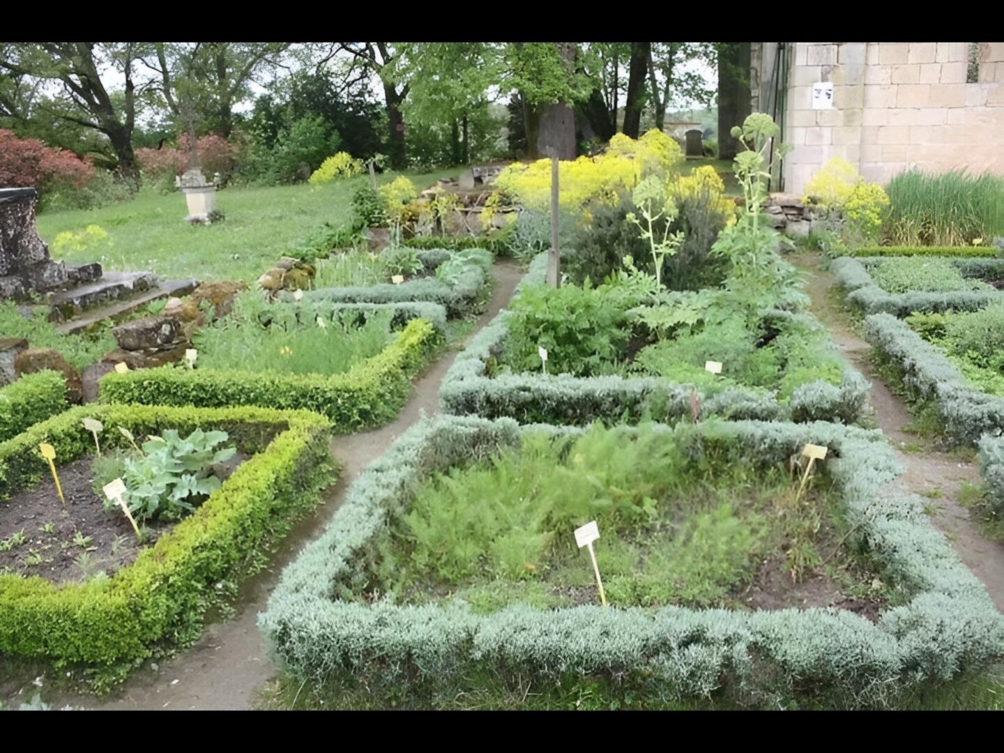 Rendez-vous aux jardins visite du jardin de la Commanderie de Sallebruneau Commanderie de Sallebruneau Frontenac