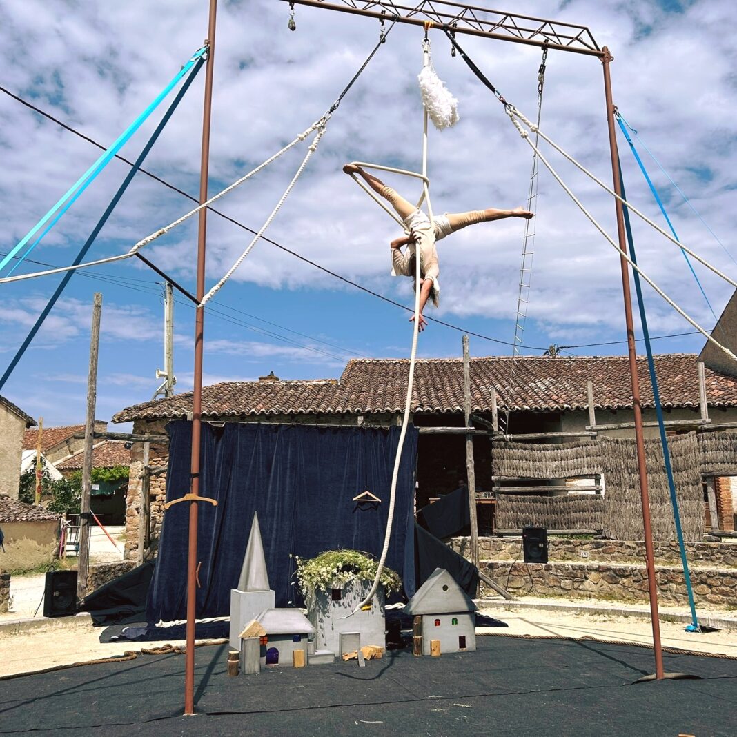 Spectacle D’est en Ouest Asnières-sur-Blour