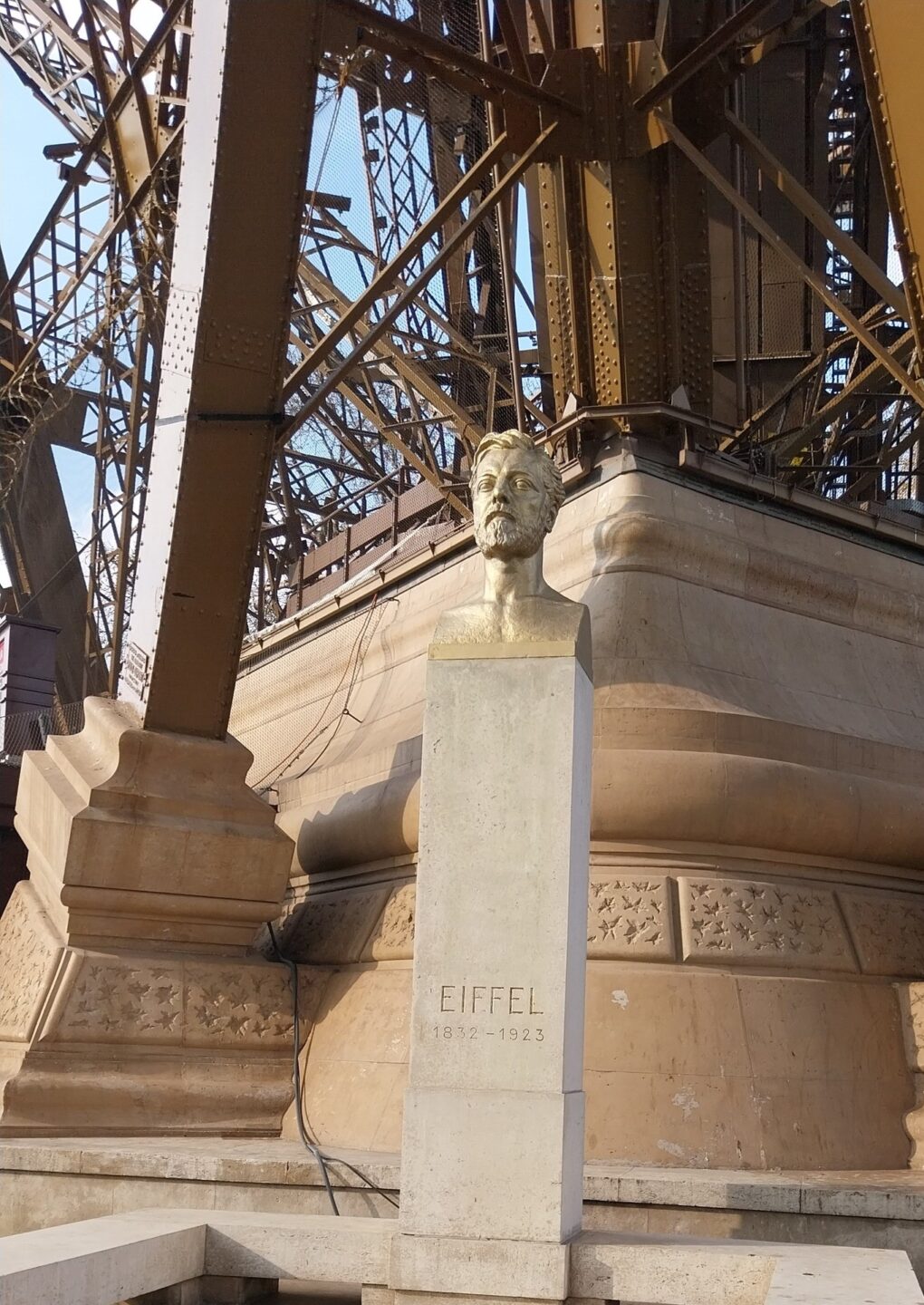 Escalier historique de la Tour Eiffel