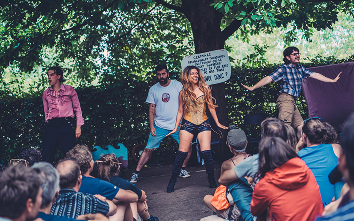 Un spectacle de rue sur les vertiges de l'amour Parc de Choisy  PARIS