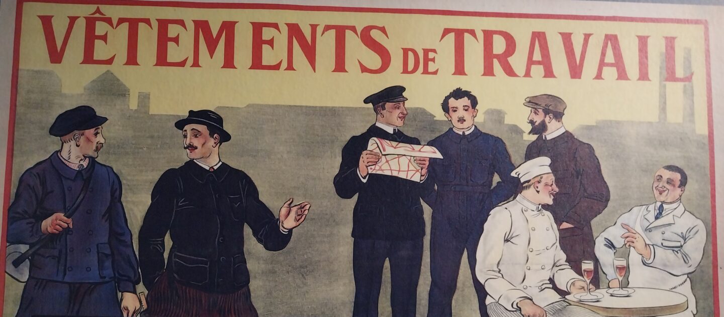 Vêtements de travail présentés au Musée Postal