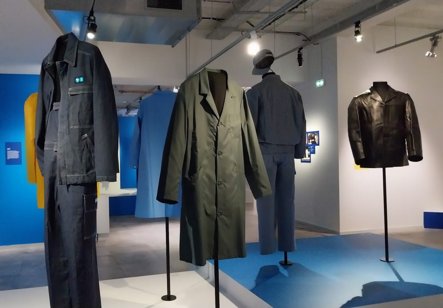 Tenue de travail exposée au Musée Postal
