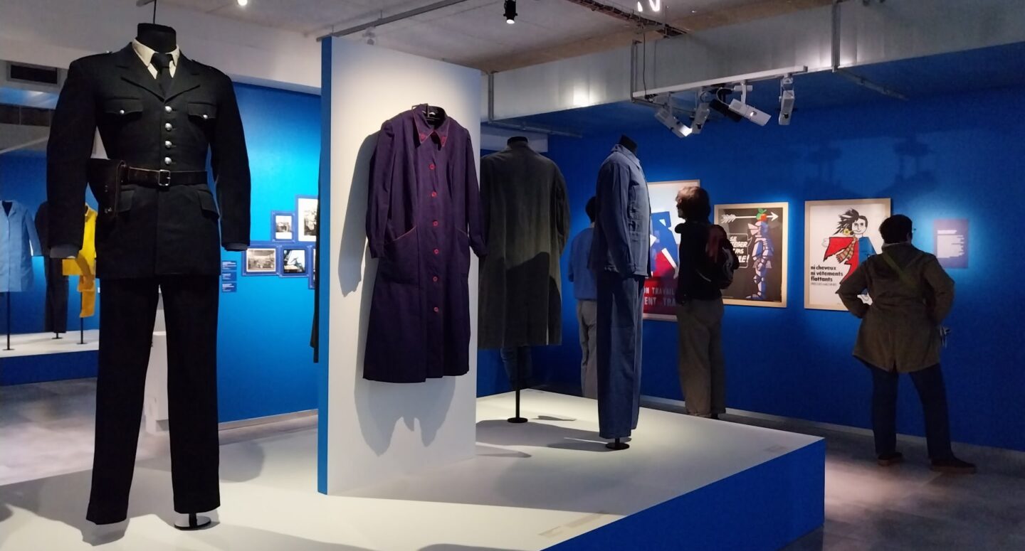 Vêtements professionnels et uniformes exposés