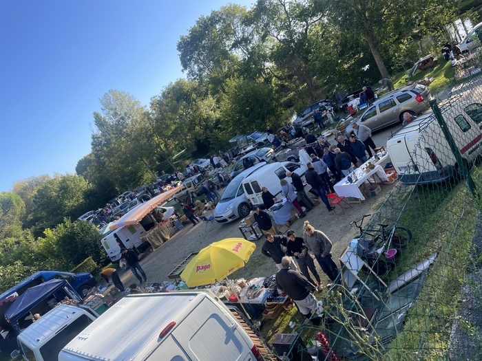 Vide-greniers aux Roches L’Evêque, Bourg (ancien camping), Les Roches-l’Évêque