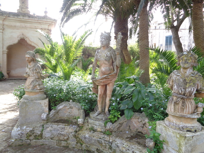 Visite à la découverte des jardins de la Masseria Brusca Nardò Giardino dei Continenti di Masseria Brusca Nardò