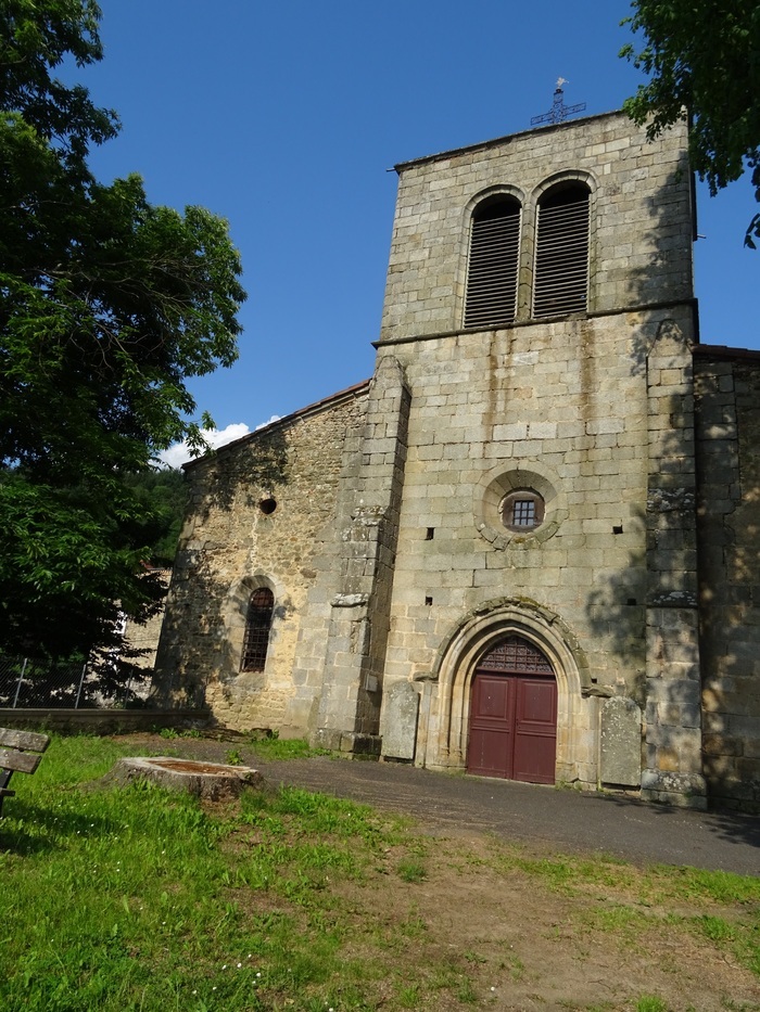 Visite de l’Église Saint-Jean-Baptiste d’Olmet et la pierre à légende du « Pied du Bœuf », Parvis de l’Eglise, Olmet