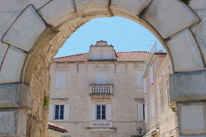 Visite gratuite de l'exposition permanente du Musée de la ville de Trogir Muzej grada Trogira Grad Trogir