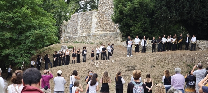 Visite guidée de la motte féodale d'Avrilly rue des chênes