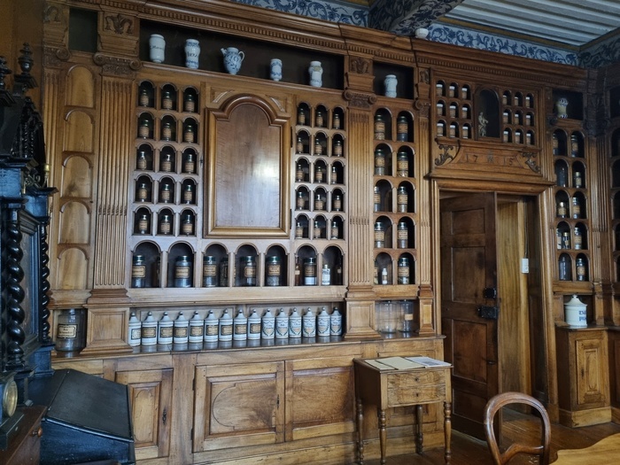 Visite guidée de l’apothicairerie des Visitandines de Crémieu, Couvent de la Visitation (ancien), Crémieu