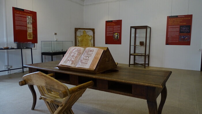 Visite guidée de l'exposition "Trésors d'Abbayes. Scriptoria et manuscrits au Moyen Âge (VIe - IXe siècles)" Musée de la Tour des Échevins Luxeuil-les-Bains