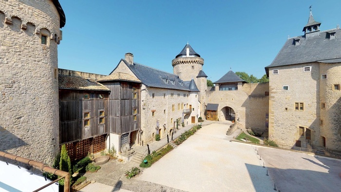 Visite guidée du château de Malbrouck Ruines du château de Mensberg