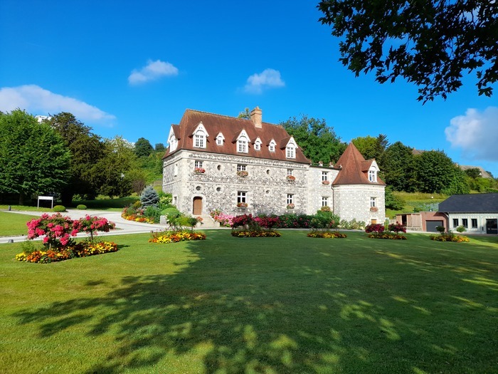 Visite guidée du prieuré et de la chapelle Sainte-Thérèse, Mairie, Rouxmesnil-Bouteilles