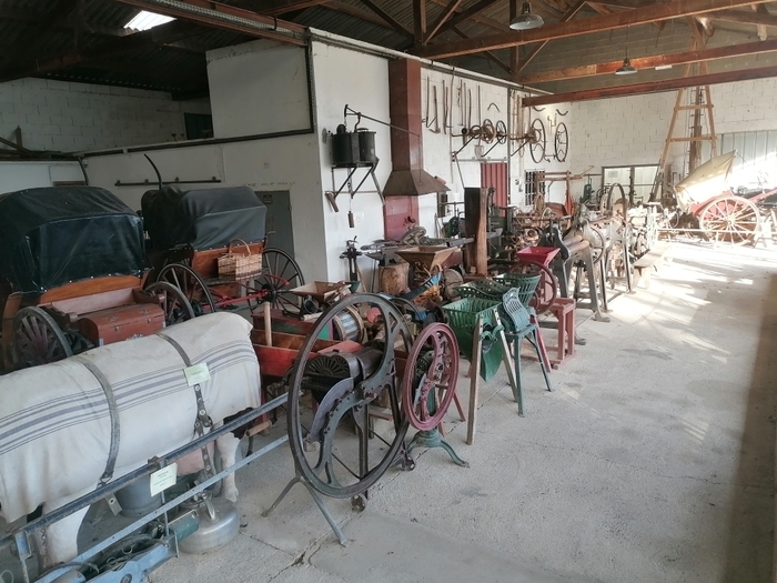 Visite guidée d'un musée d'outils anciens Musée des vieux outils Gérard Hourugou Garlin