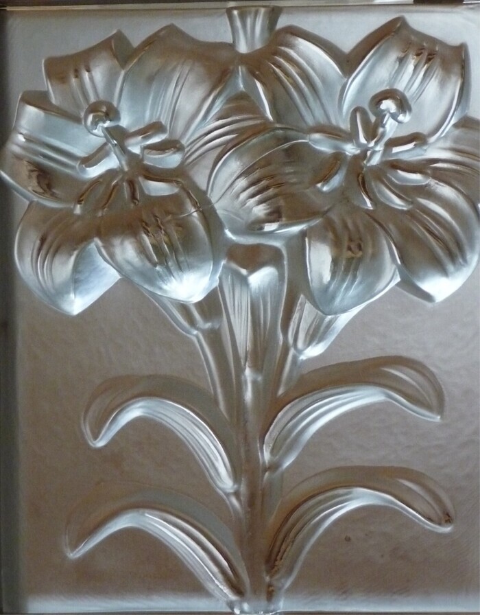 Visite libre de la chapelle aux verrières Lalique Couvent Notre-Dame-de-Fidélité Douvres-la-Délivrande