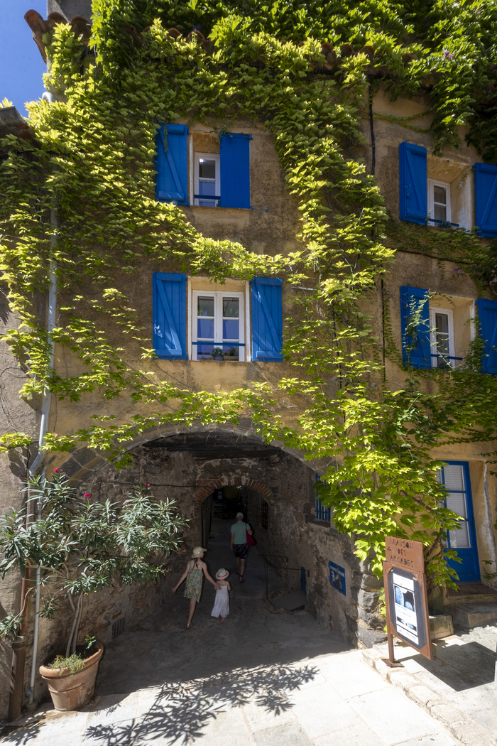 Visite libre de la Maison des arcades, Maison des Arcades, Grimaud