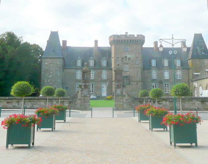 Visite libre de la tour du château, Château de Rânes, Rânes