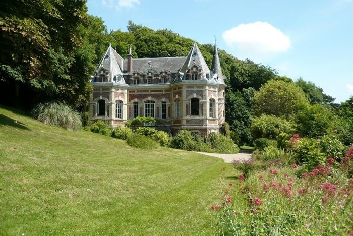 Visite libre des extérieurs Château des Aygues Étretat