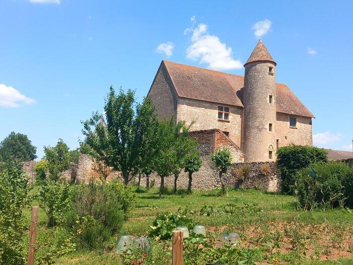 Visite libre des exterieurs du château de Clusors, Château de Clusors, Saint-Menoux