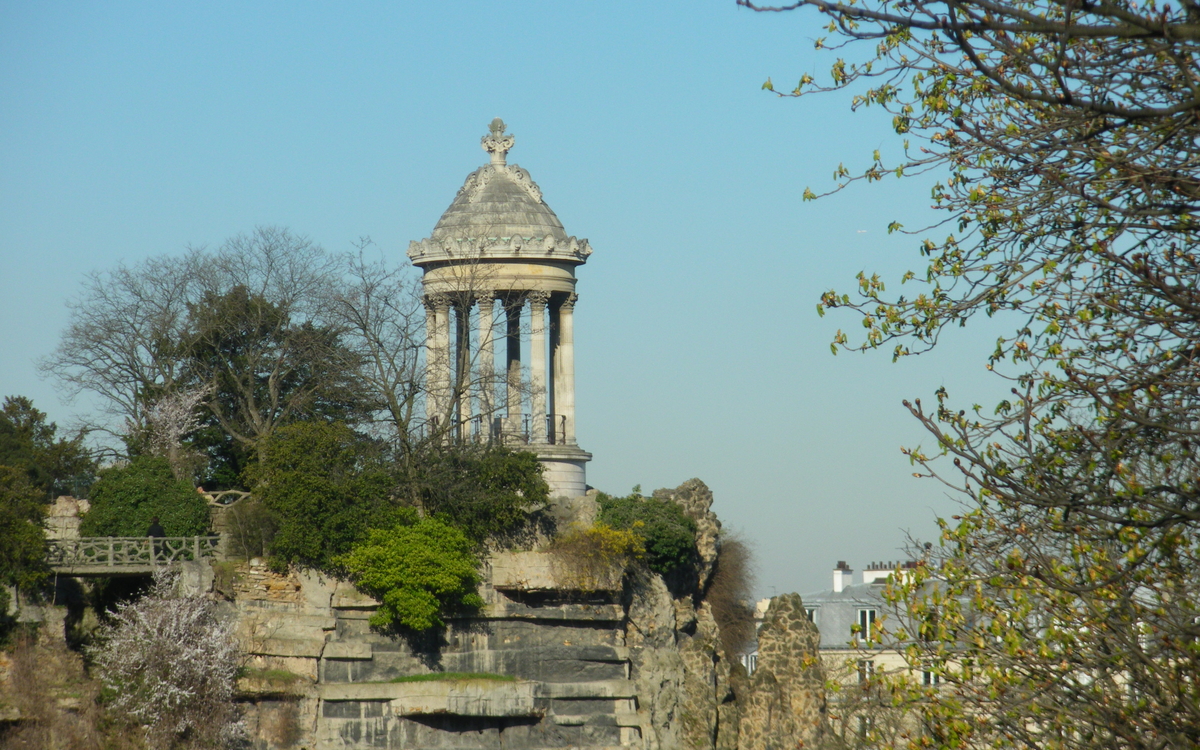 Visite tactile et descriptive : les Buttes Chaumont, Histoire et Théâtre de Guignol Parc des Buttes Chaumont Paris