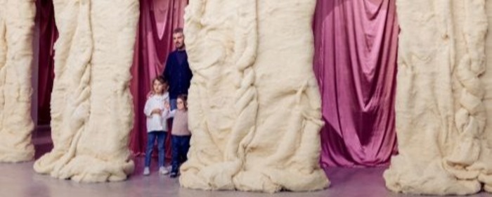 Visite – Virages vierges. P. Curnier Jardin / This is where we are. J. Grigely / Cheryl Marie Wade, Reine-mère des noueux. L. Camous et E. Chosson, Palais de Tokyo, Paris