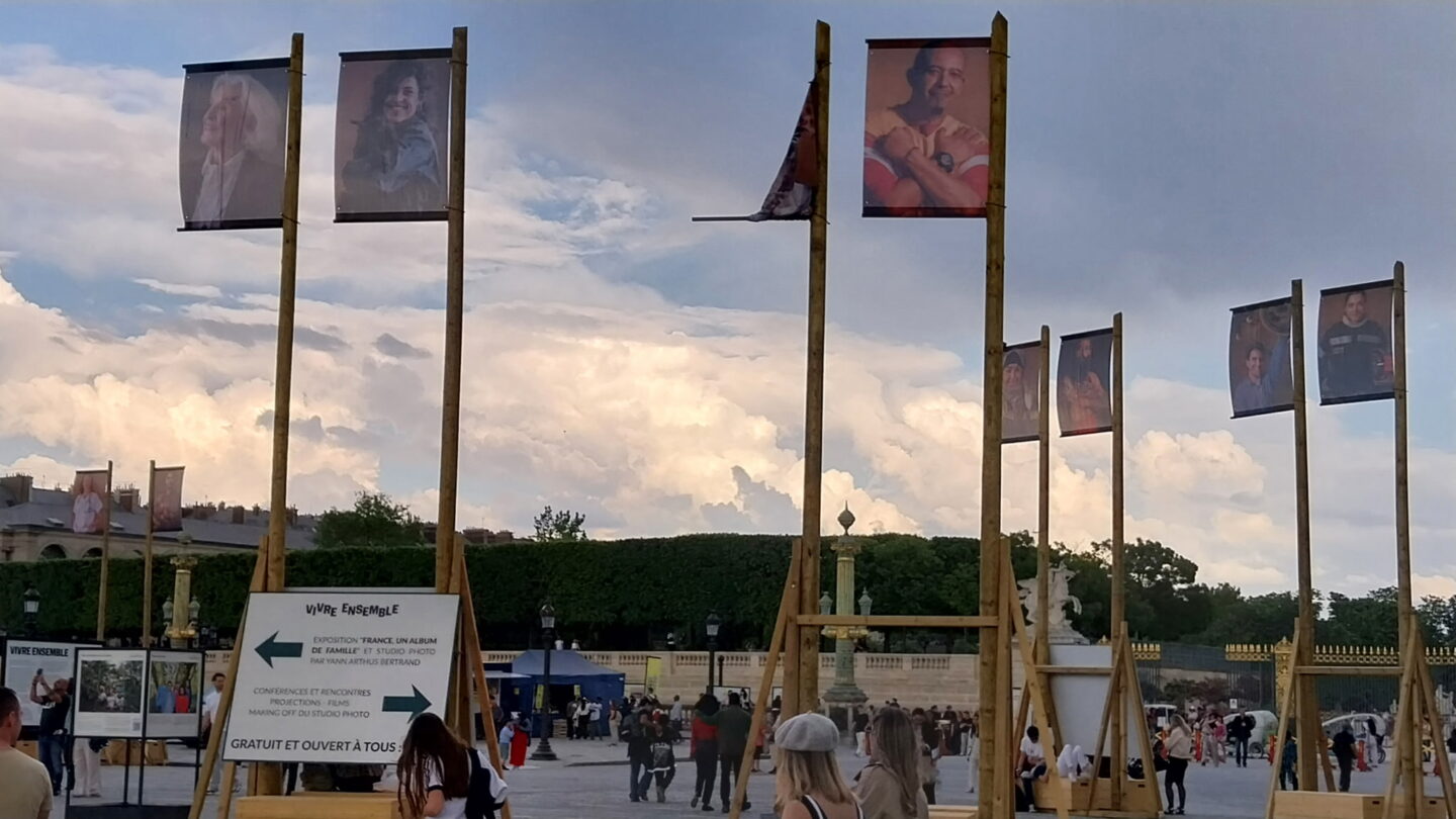 Vivre Ensemble de Yann Arthus-Bertrand place de la Concorde à Paris