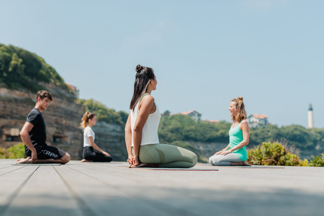 Yoga face à l&rsquo;océan Promenade des Sources Anglet