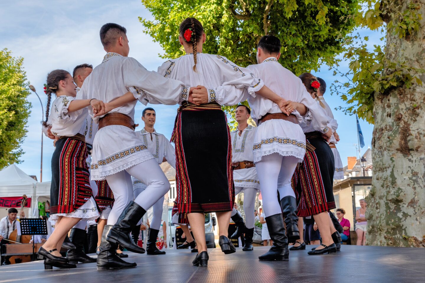 45ème Festival Cultures aux Cœurs Hymne à la paix et grande parade  Montignac-Lascaux