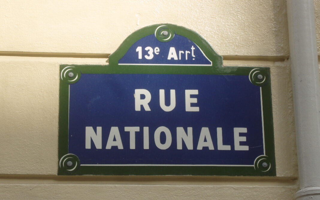 A la découverte des quartiers parisiens : La rue Nationale, une histoire urbaine Angle de l&rsquo;avenue de Choisy et de l&rsquo;avenue Edison (métro place d&rsquo;Italie) Paris