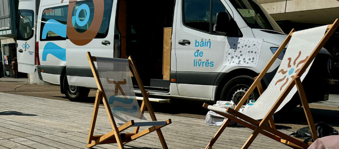 Animation en plein air : Bain de livres Place des Aviateurs