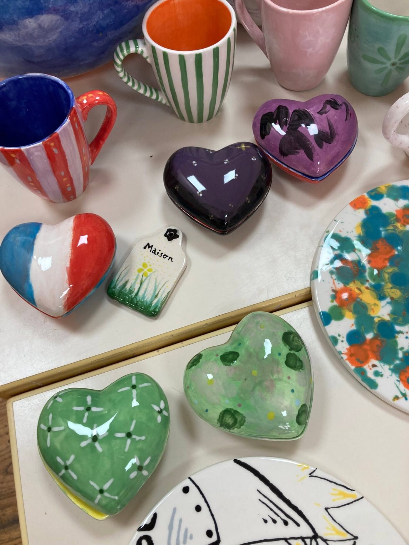 Atelier décoration sur céramique Camping La Chatonnière Jumilhac-le-Grand