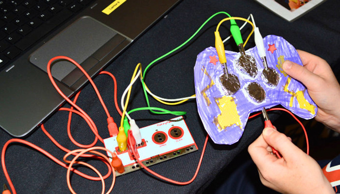 Atelier jeux vidéo + Makey Makey Médiathèque Lisa Bresner Nantes